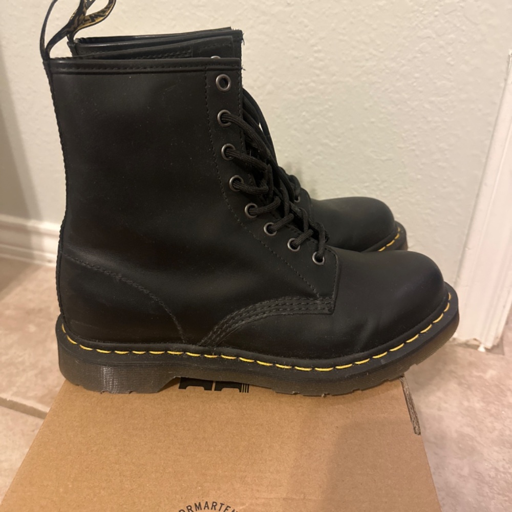 Doc Martens - Picture 3 of 4